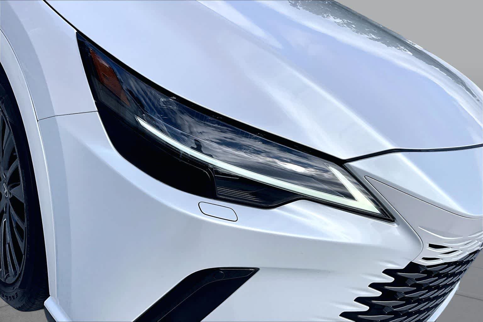 Used 2023 Eminent White Pearl Lexus Luxury image 27