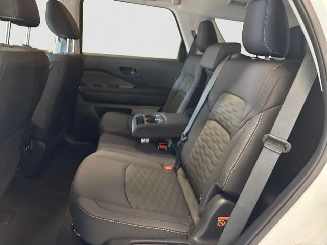 New 2026 Everest White Pearl Nissan SV image 13