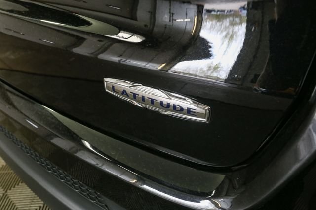 Used 2023 Black Jeep Latitude image 11