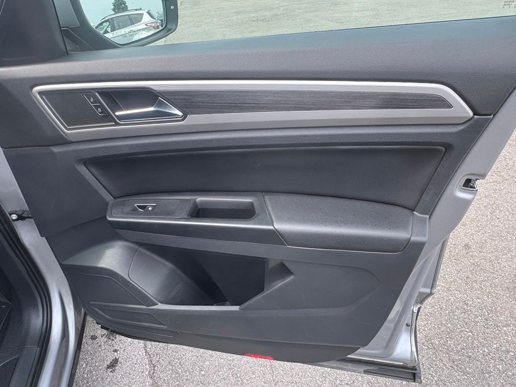 Used 2021 Silver Volkswagen 2.0T SEL image 27