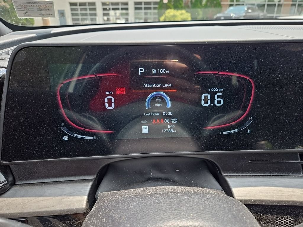 Used 2025 White Kia X-Line image 8