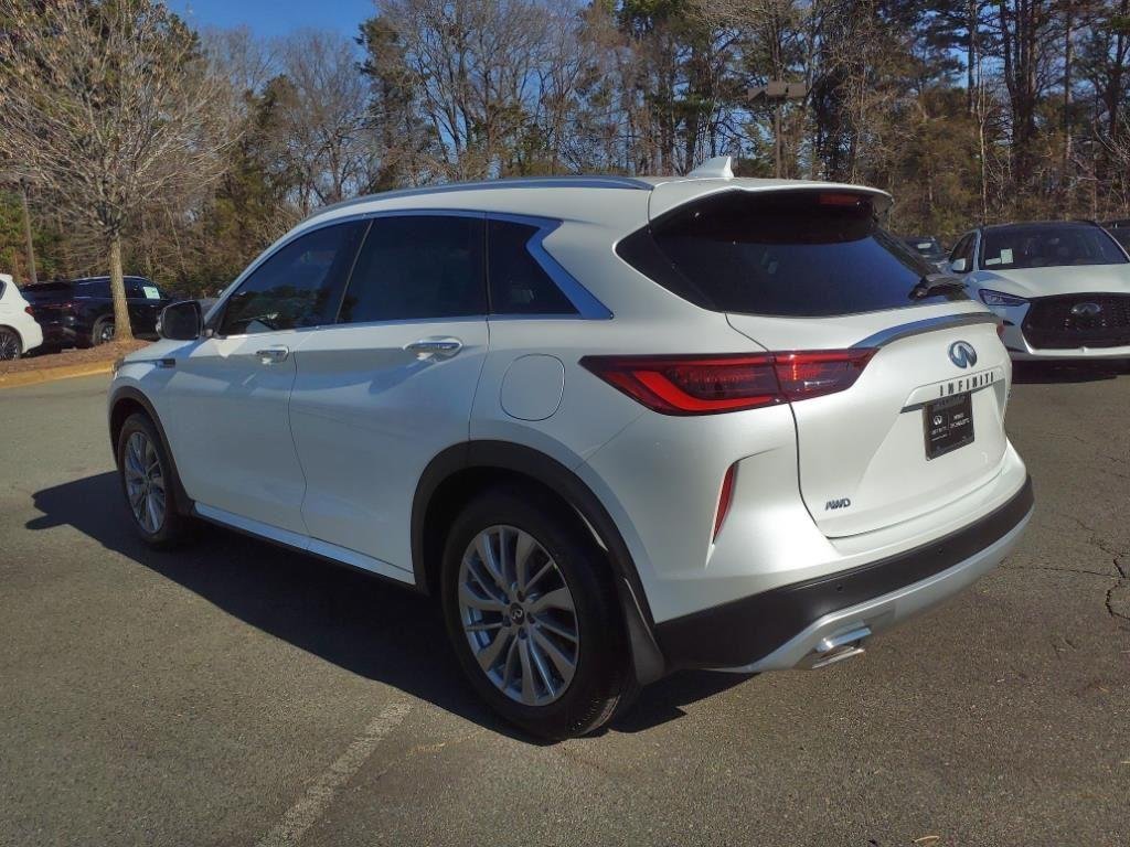 Used 2024 Radiant White INFINITI LUXE image 19