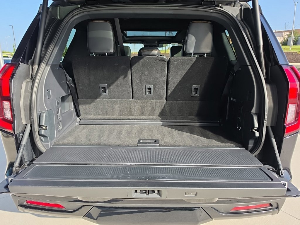 Used 2025  Ford Tremor image 29