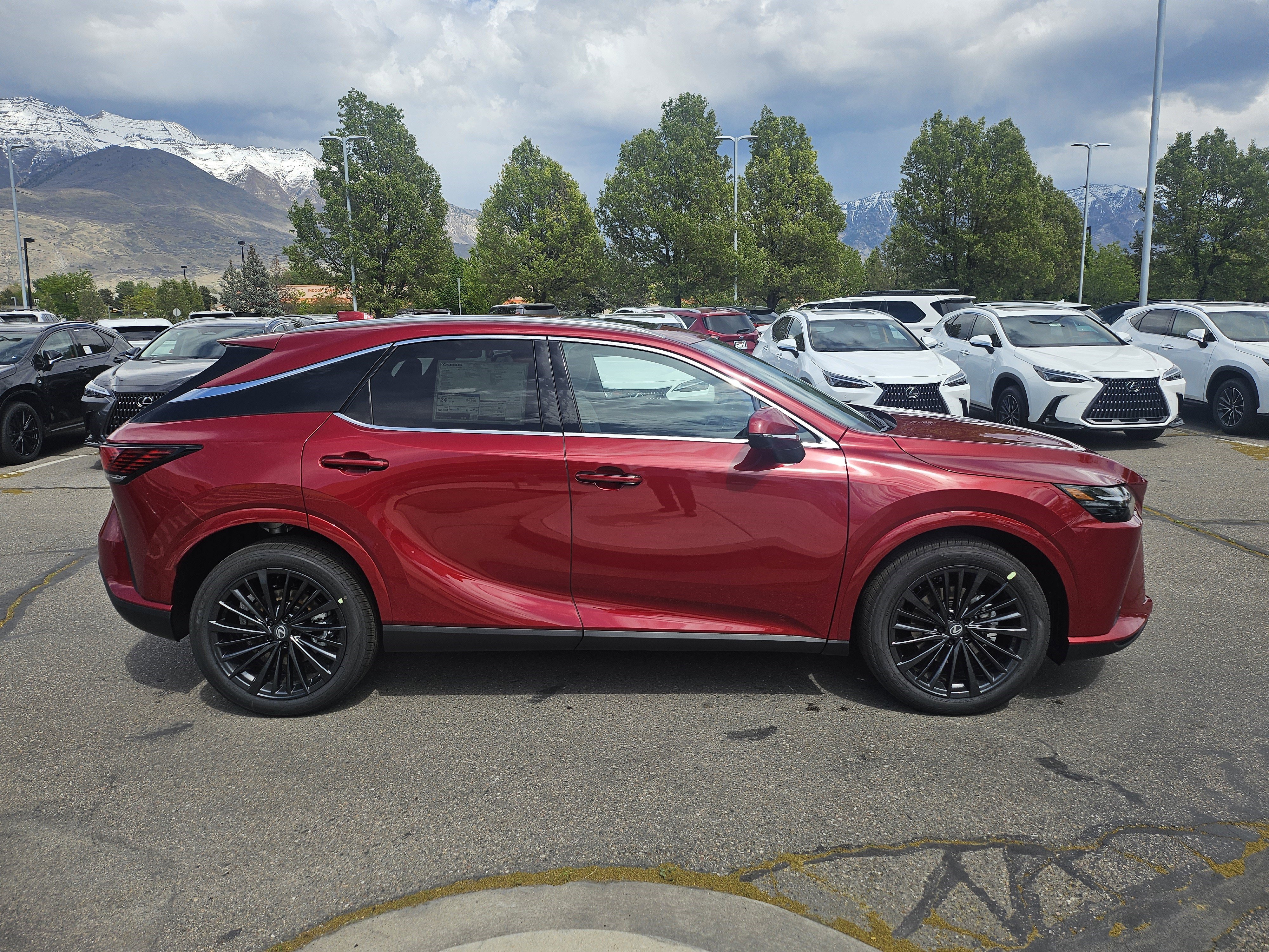 New 2026 Matador Red Mica Lexus PREMIUM image 4