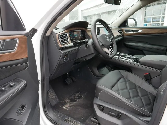 New 2026 White Volkswagen SE w/Technology image 7