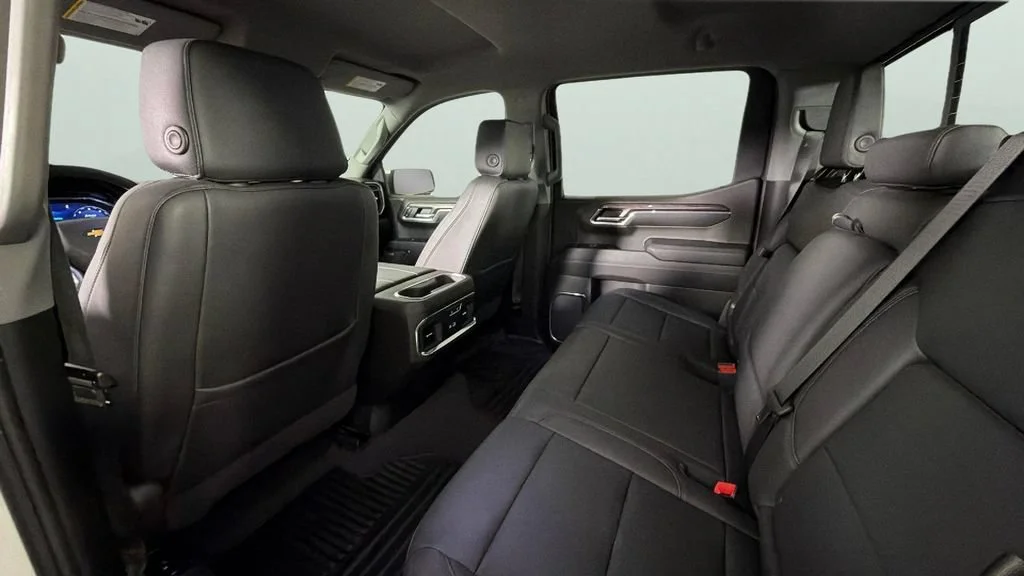 Used 2024 Summit White Chevrolet LTZ image 28