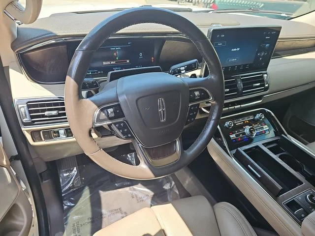 Used 2022 White Lincoln Reserve image 16