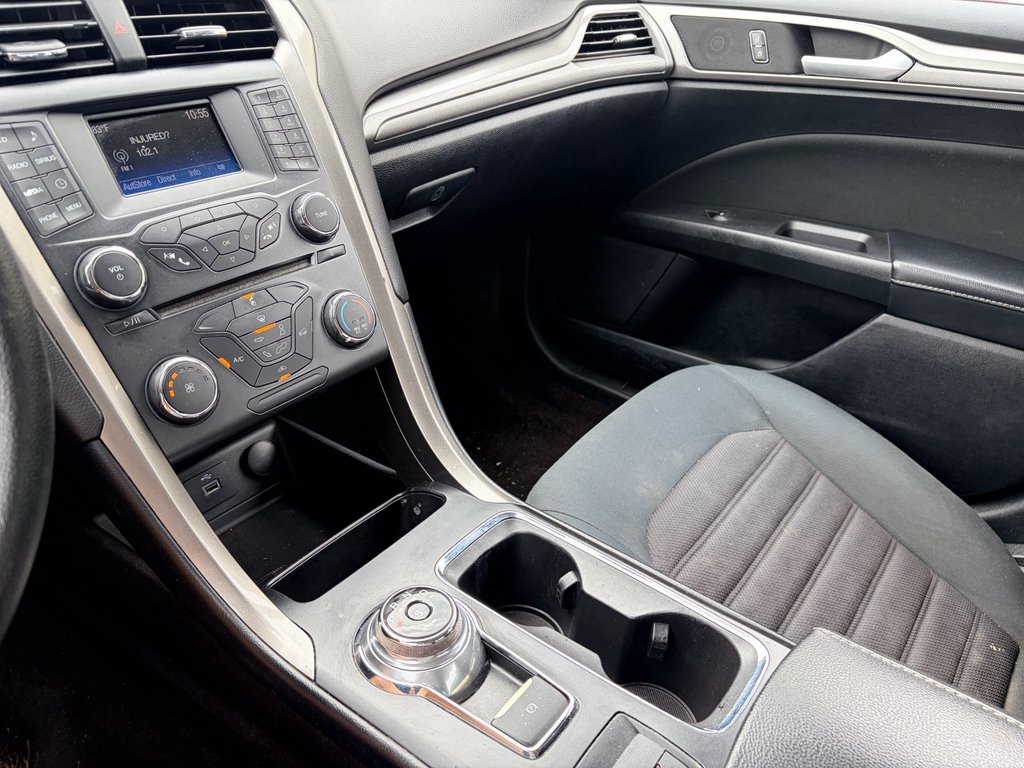 Used 2018 Magnetic Metallic Ford SE image 14
