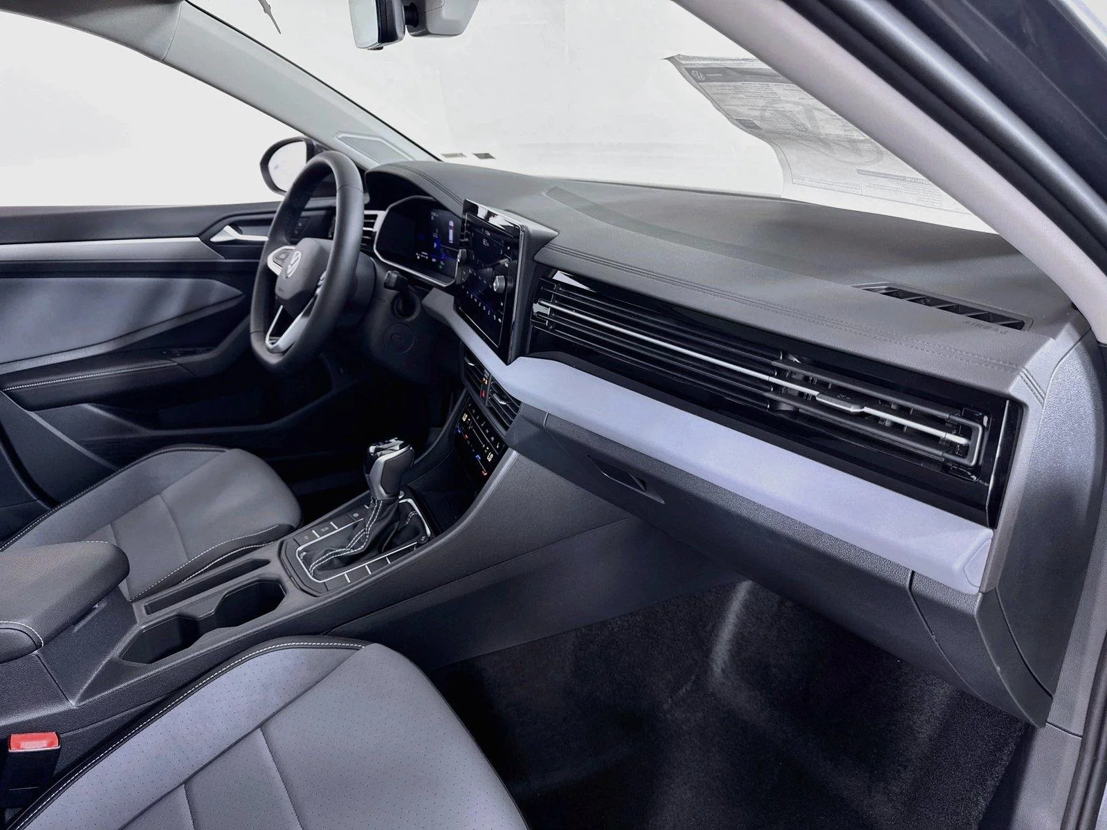 New 2027 GRAY Volkswagen SE image 28