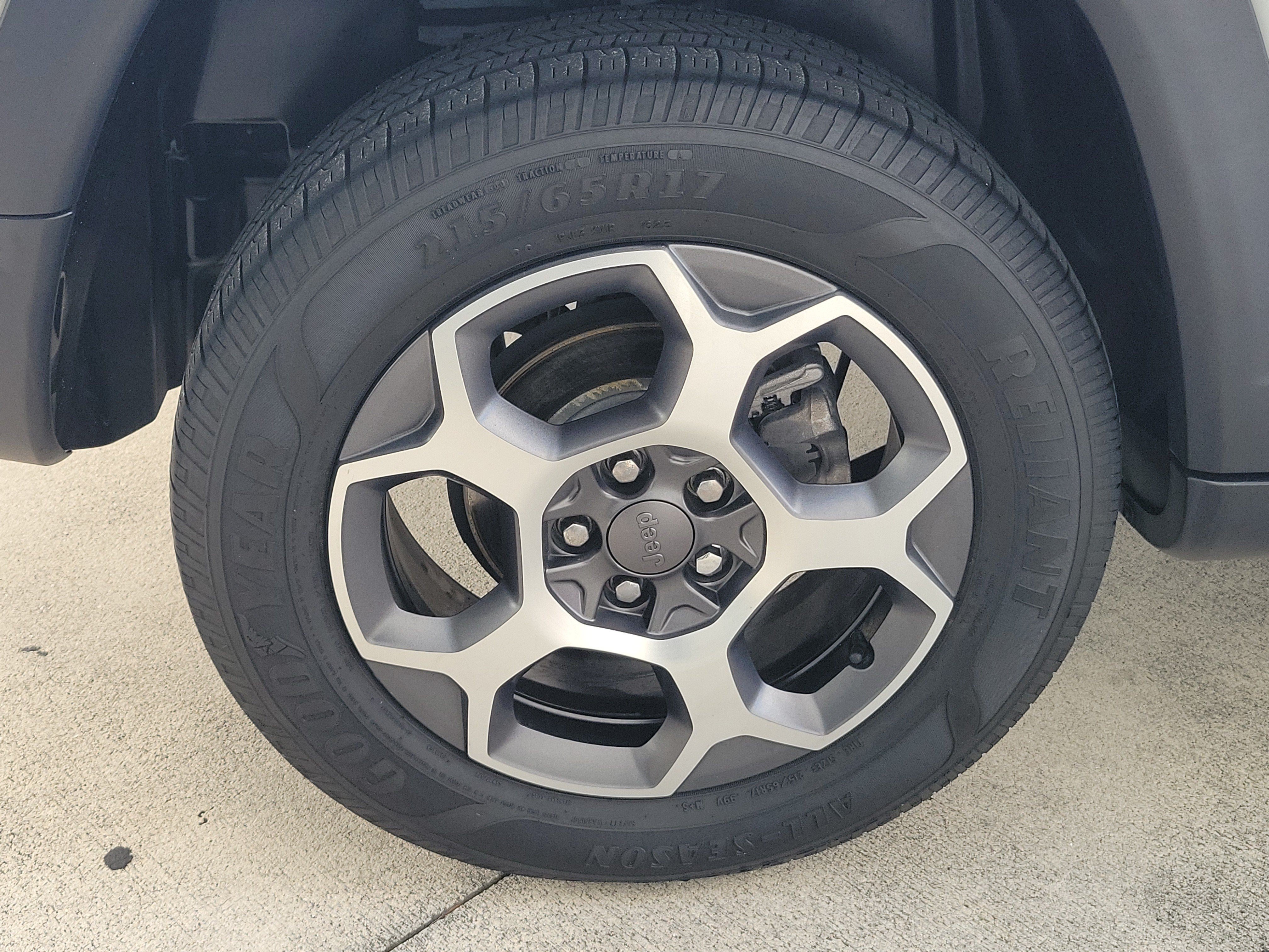 Used 2022 Bright White Clearcoat Jeep Trailhawk image 8