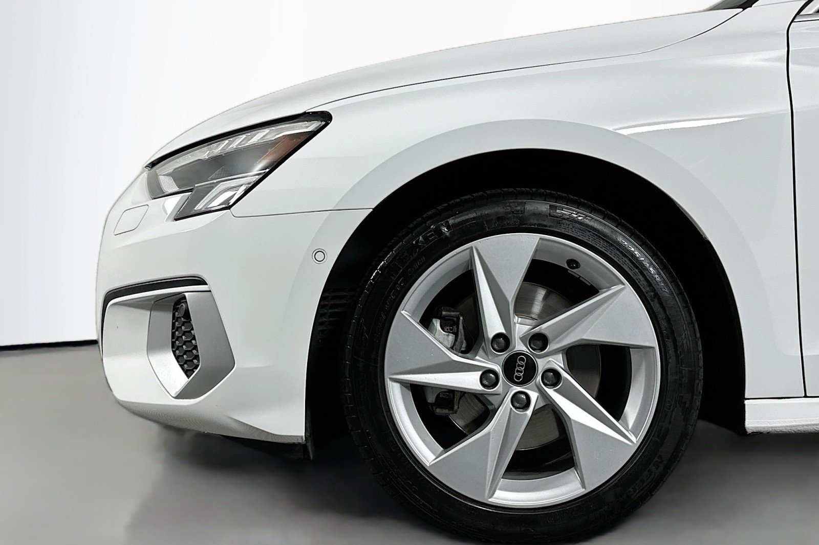 Used 2023 Ibis White Audi Premium image 12
