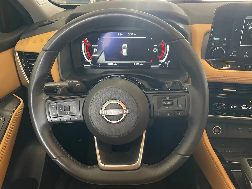 Used 2023 White Nissan Platinum image 14