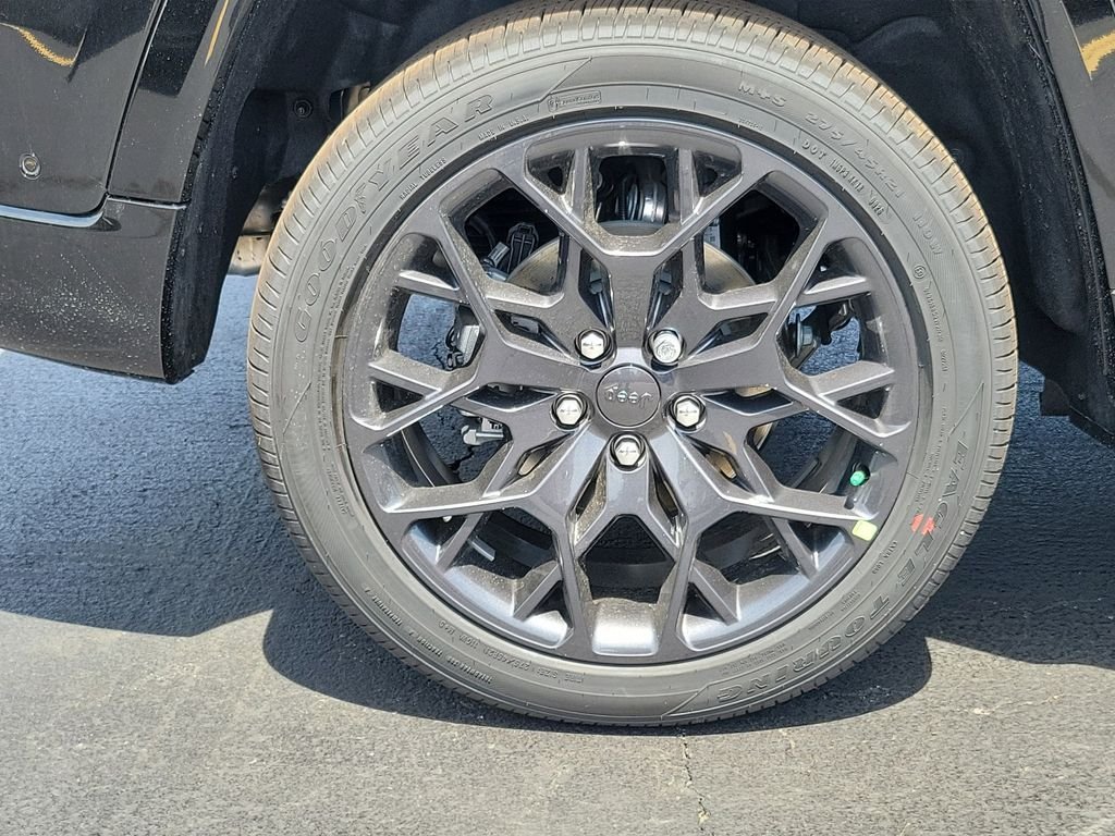 New 2026 Diamond Black Crystal Pearl-Coat Exterior Paint Jeep Summit image 5