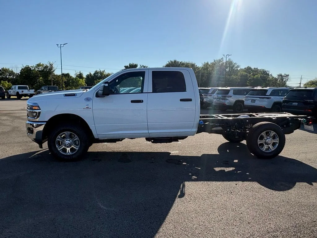 New 2026 Bright White Clear-Coat Exterior Paint RAM Tradesman image 4