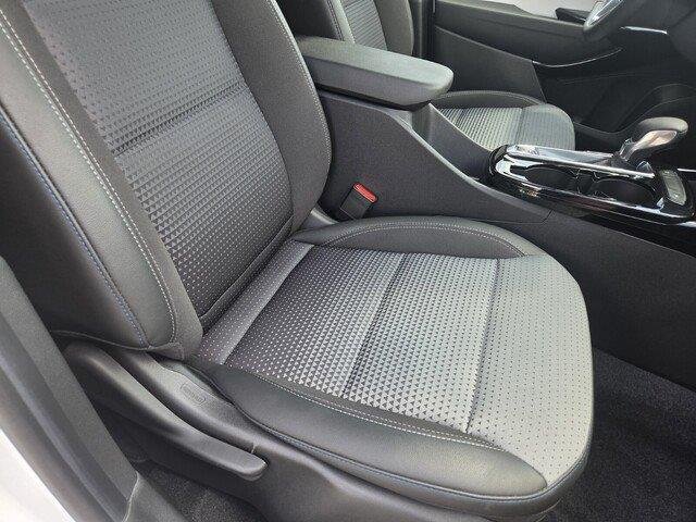 Used 2024 Summit White Chevrolet LT image 26