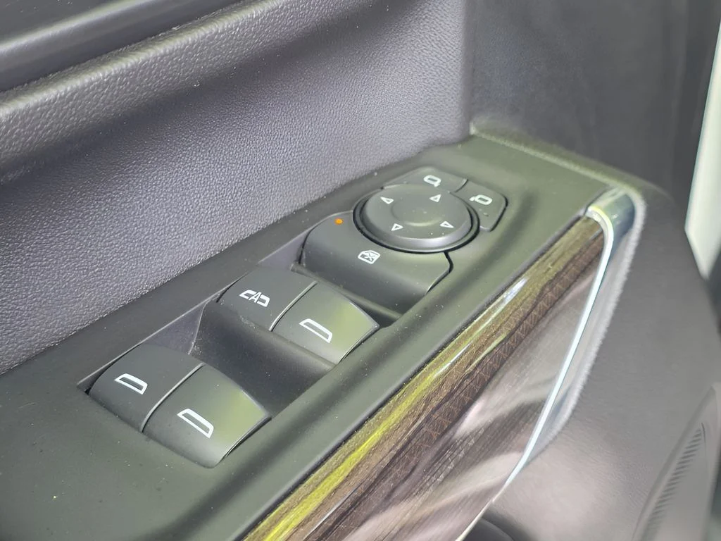 Used 2022 Summit White Chevrolet LT image 13