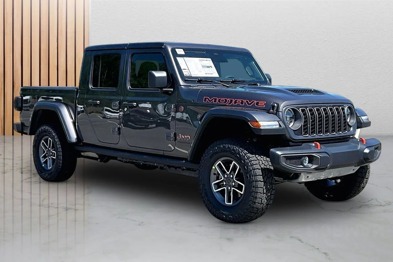 New 2026 Granite Crystal Metallic Clear-Coat Exterior Paint Jeep Mojave image 2