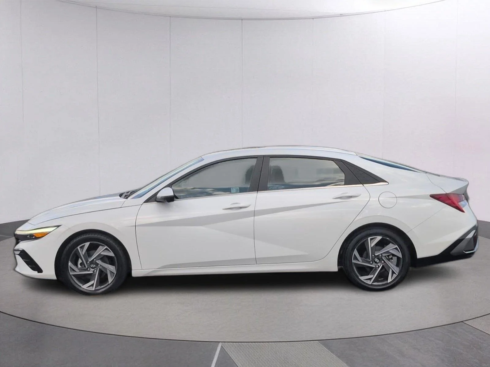 Used 2024 Serenity White Hyundai Limited image 2