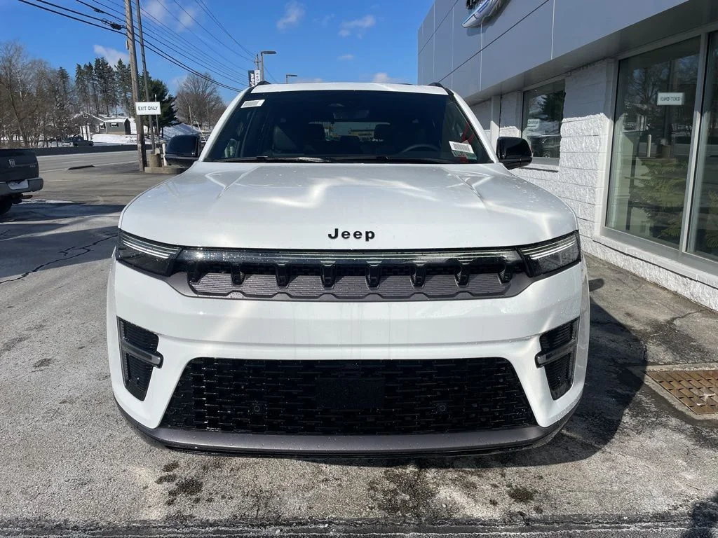 New 2026 Bright White Clear-Coat Exterior Paint Jeep Limited Altitude image 5
