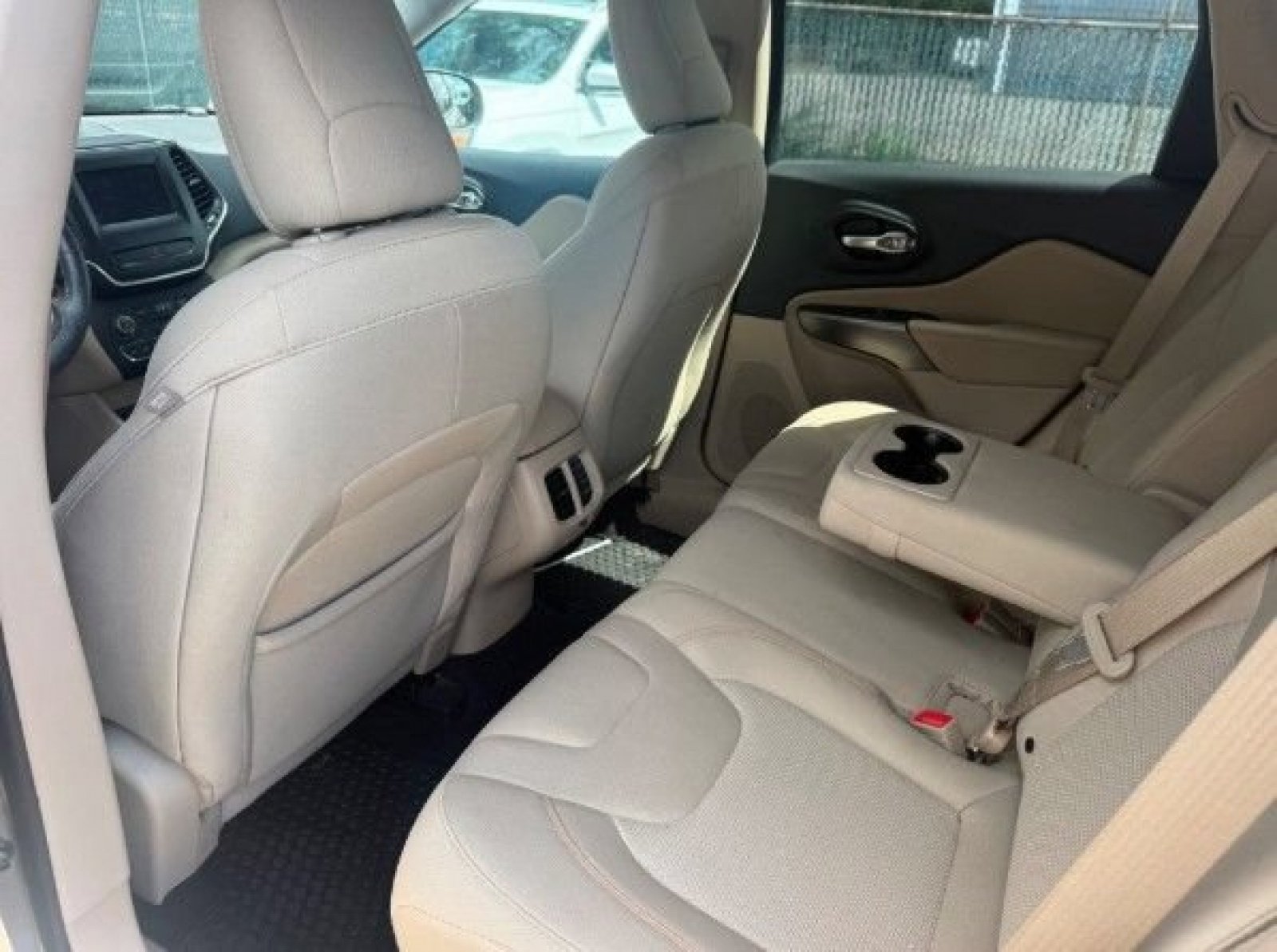 Used 2019 Light Brownstone Pearlcoat Jeep Latitude image 3