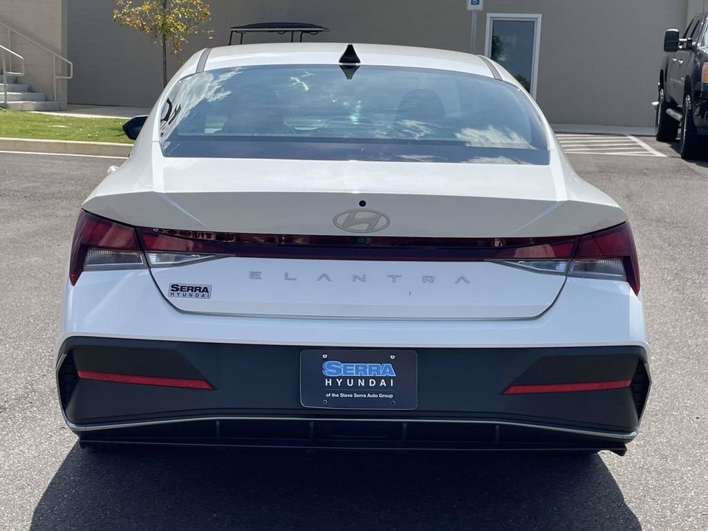 Used 2024 White Hyundai SEL image 4