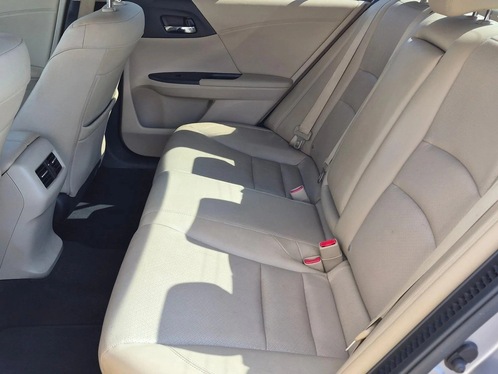 Used 2017 Silver/Gray Honda EX-L image 16