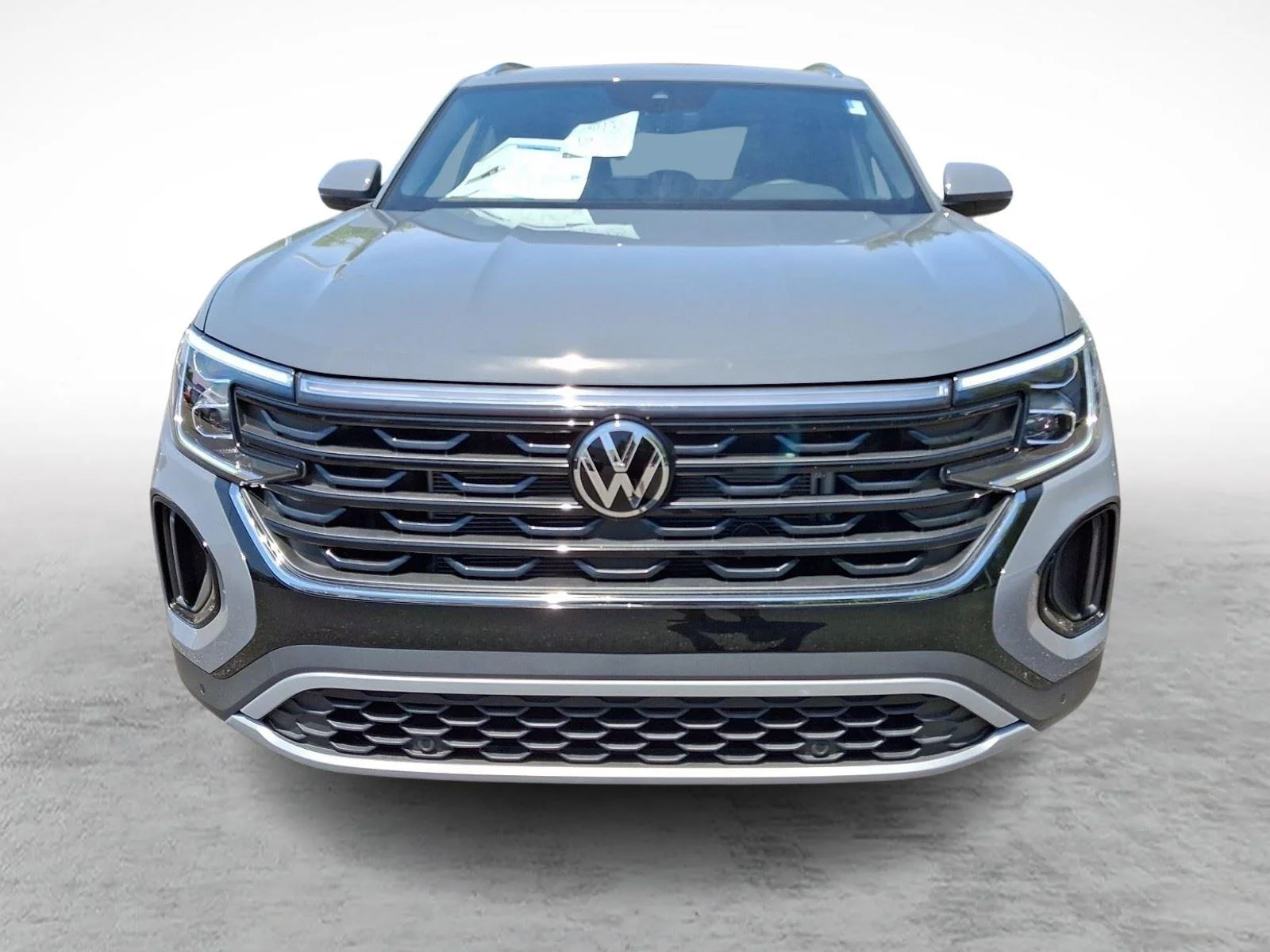 New 2026 J2J2/PUREGRAY Volkswagen 2.0T SE w/Technology image 2
