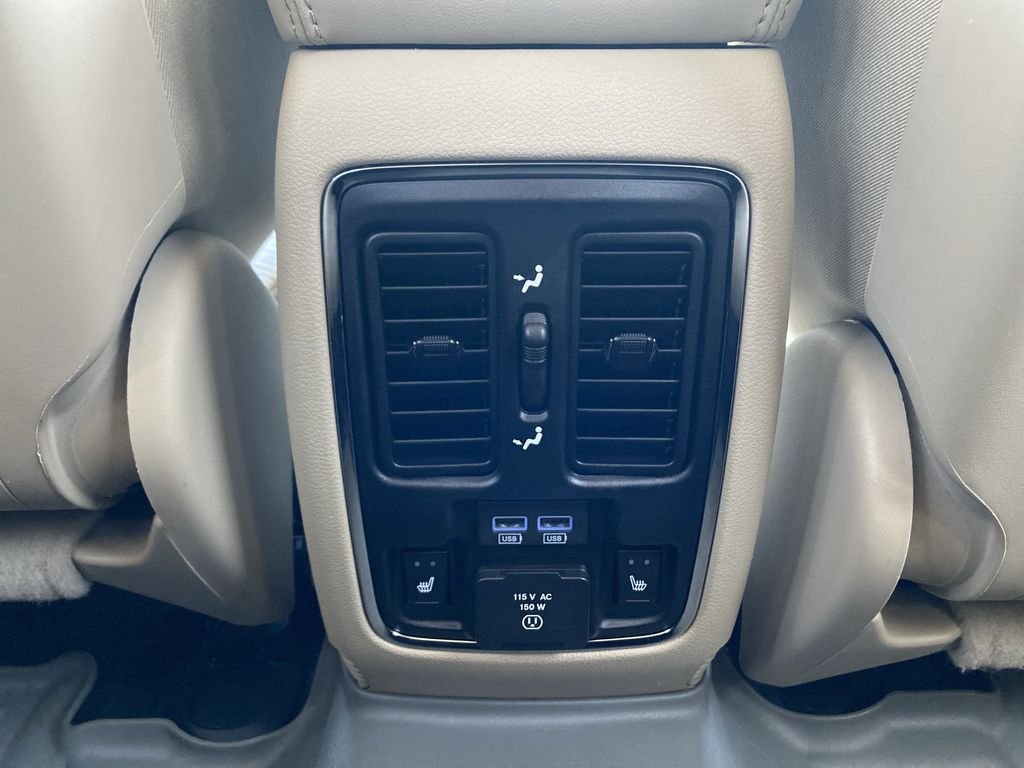 Used 2018 Bright White Clearcoat Jeep Limited image 32