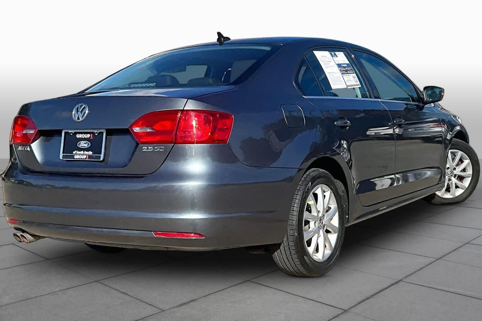 Used 2013 Platinum Gray Metallic Volkswagen SE image 13