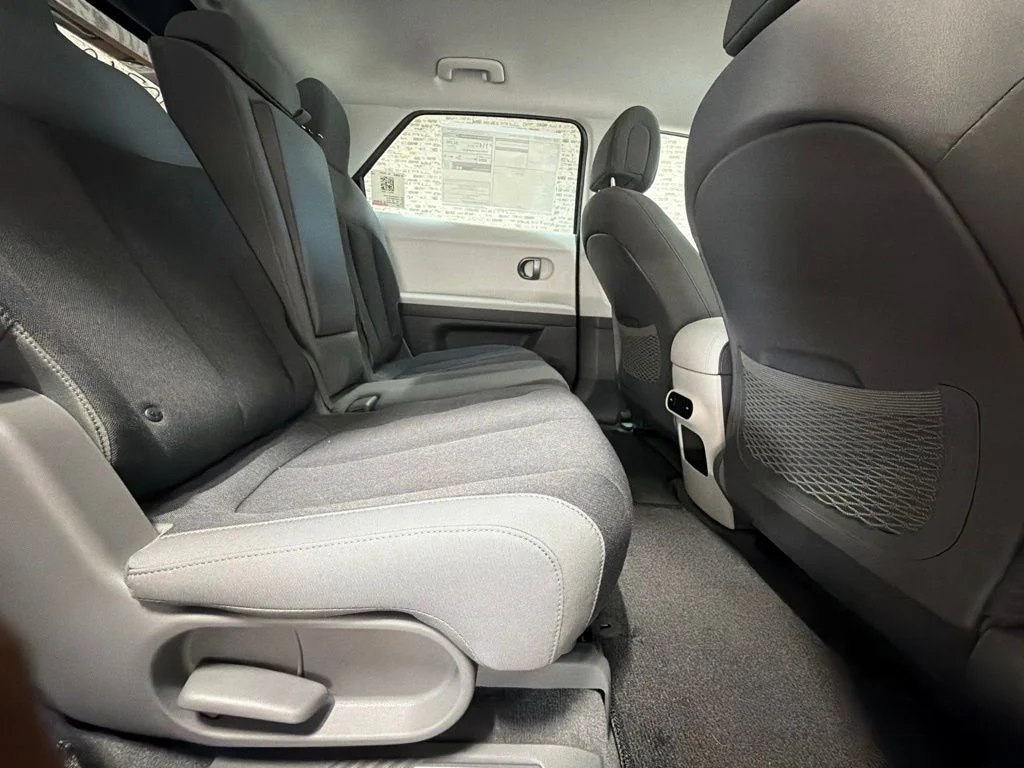 New 2027 Cyber Gray Hyundai SE image 13