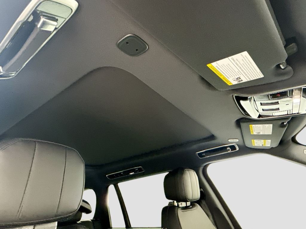 New 2026 Eiger Grey Land Rover SE image 17