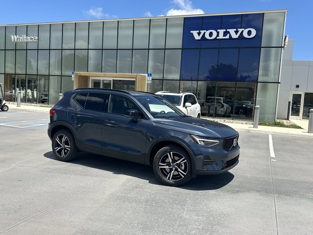 2026 Volvo XC40 Core