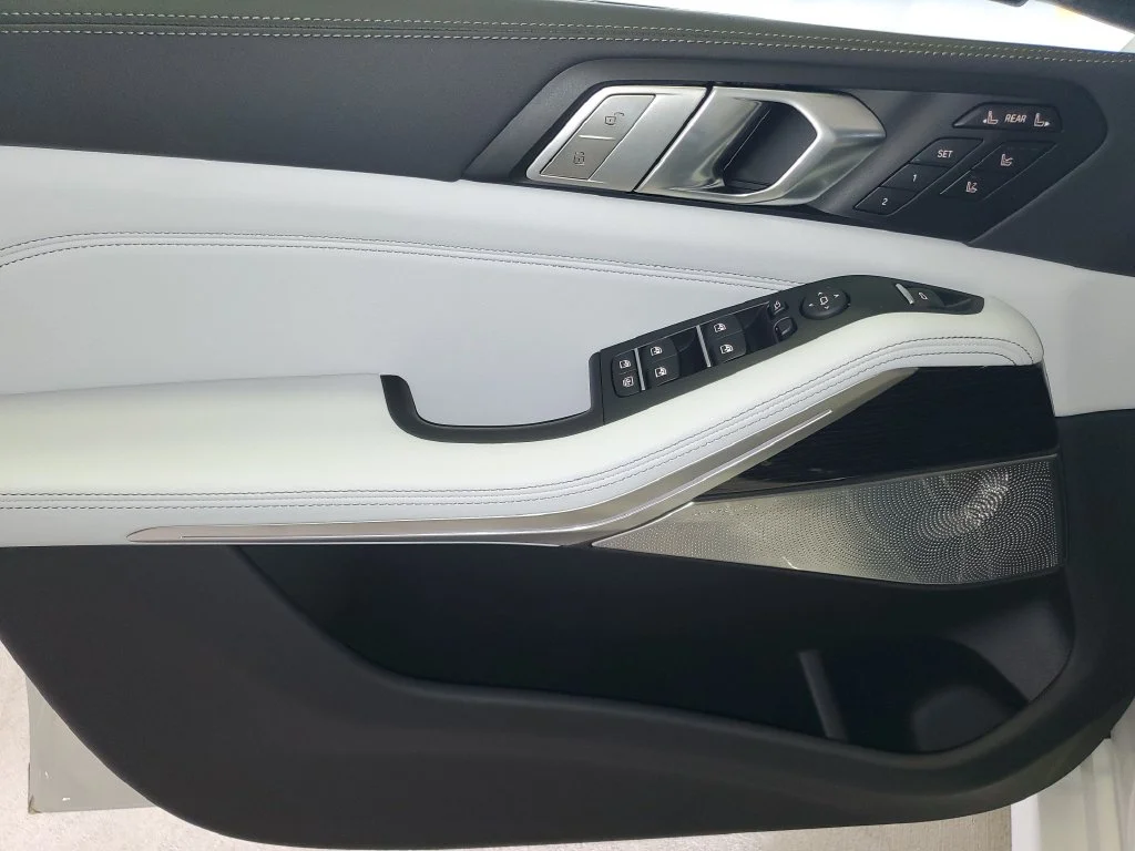 New 2027 White BMW xDrive40i image 15