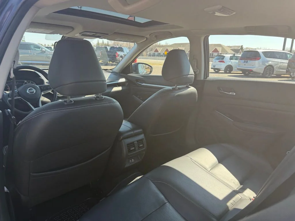 Used 2020 Blue Nissan 2.5 SL image 27