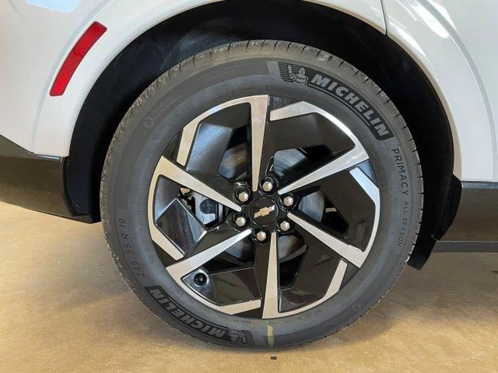 Used 2024 Summit White Chevrolet LT image 2