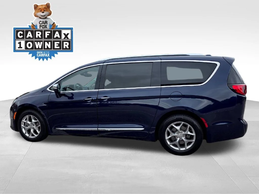 Used 2017 Blue Chrysler Limited image 4