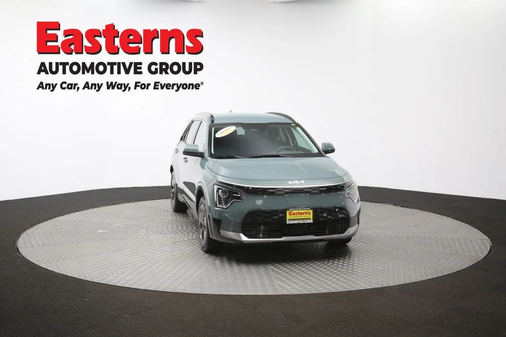 Used 2023 Green Kia Wind image 52