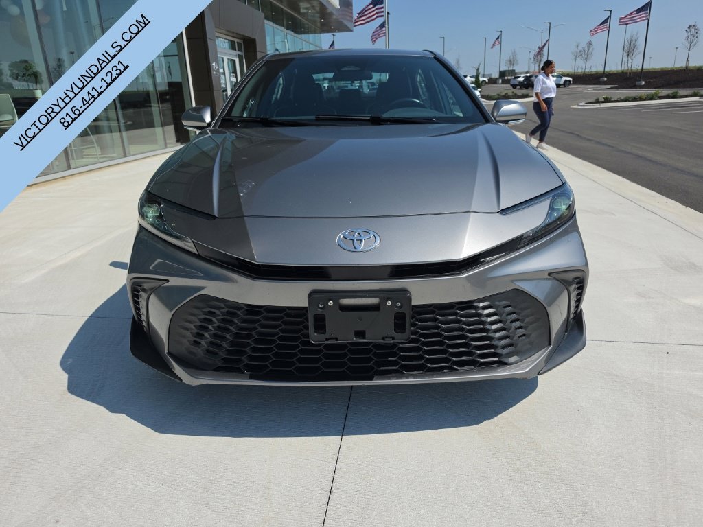 Used 2025  Toyota SE image 11