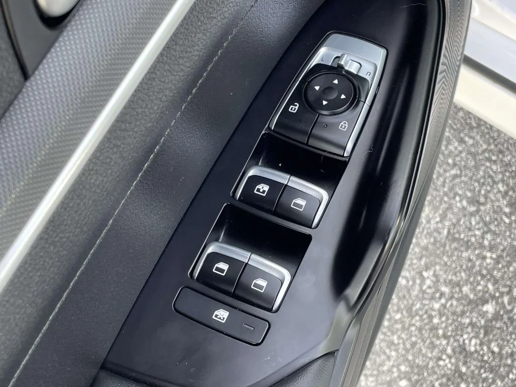 Used 2024 Glacial White Pearl Kia GT-Line image 6