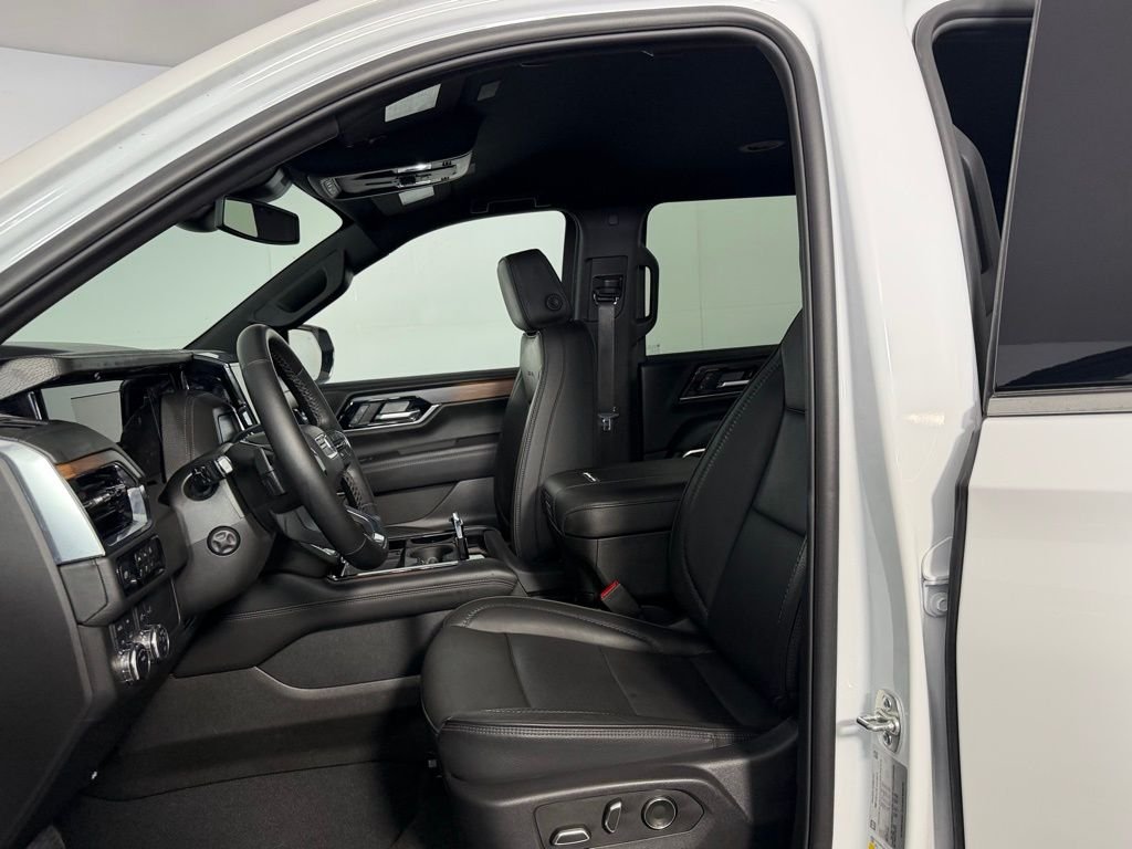 Used 2025 White GMC Denali image 17