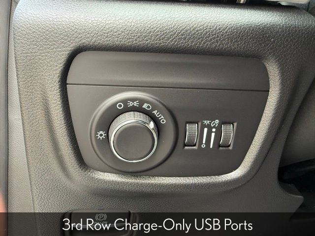 New 2025 Bright White Clear-Coat Exterior Paint Jeep Laredo image 31