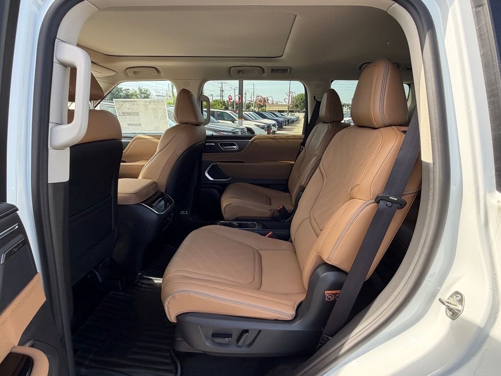 New 2027 RADIANT WHITE INFINITI Luxe 2WD image 14