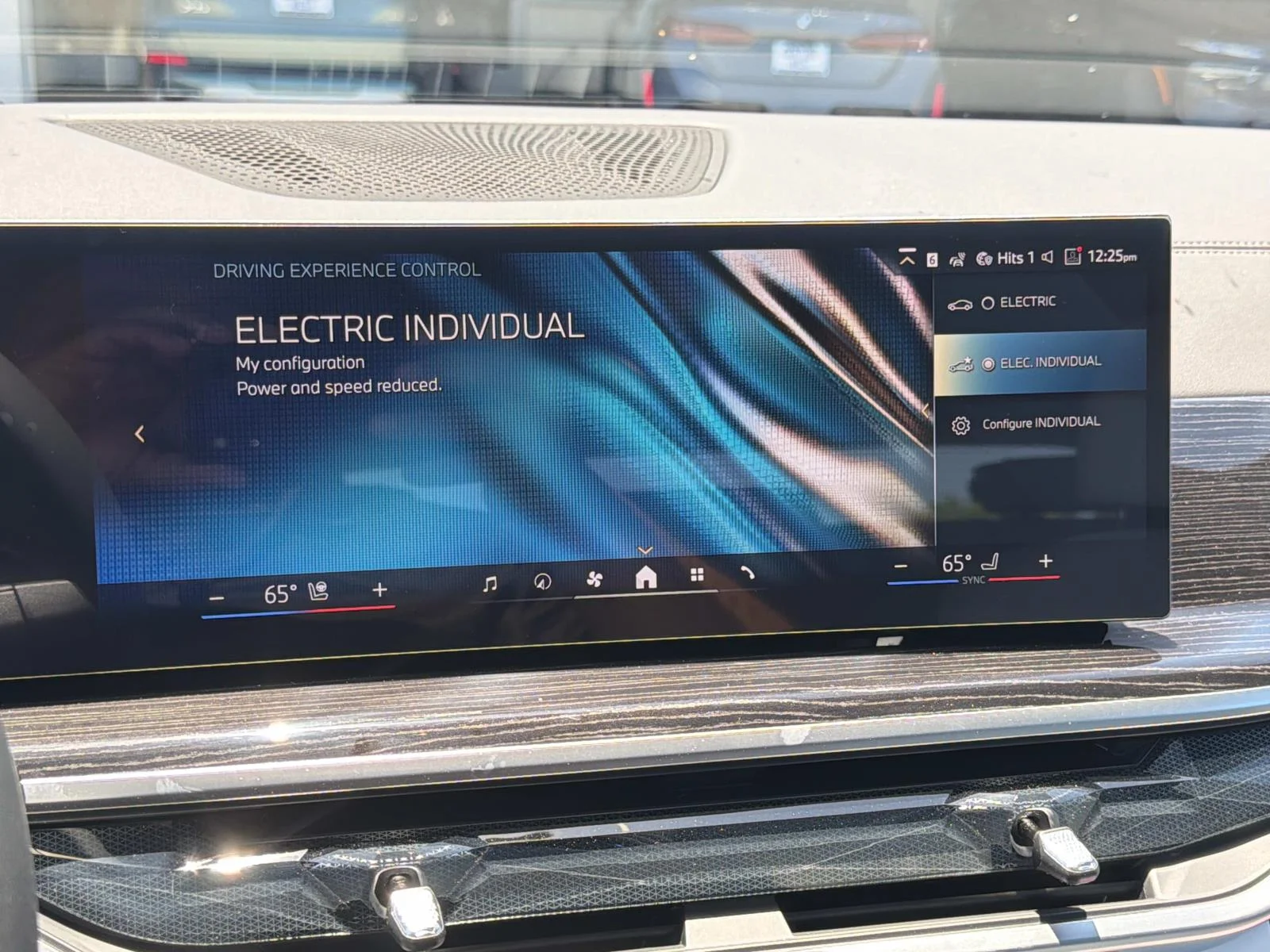 New 2026 Mineral White Metallic BMW xDrive50e Plug-In Hybrid image 23