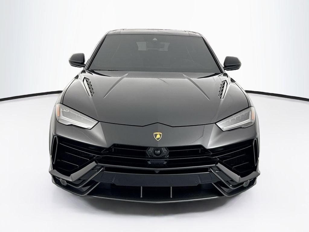 Used 2024  Lamborghini Performante image 2