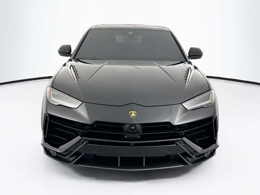 Used 2024  Lamborghini Performante image 2