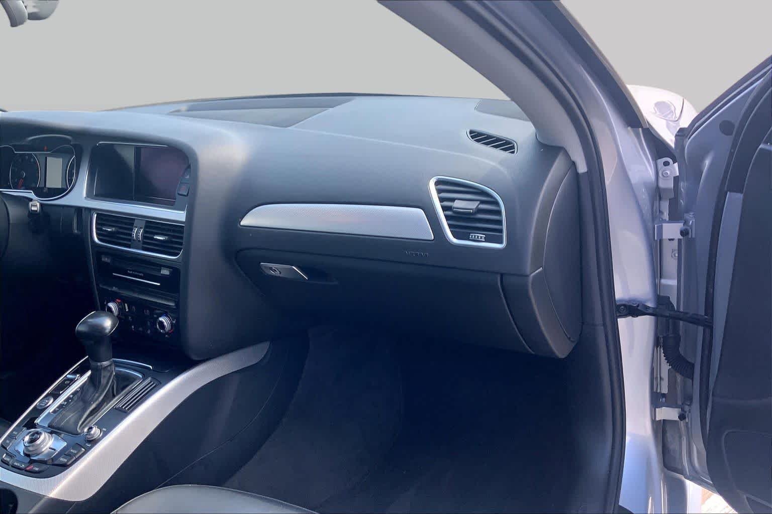 Used 2016 Florett Silver Metallic Audi Premium image 18