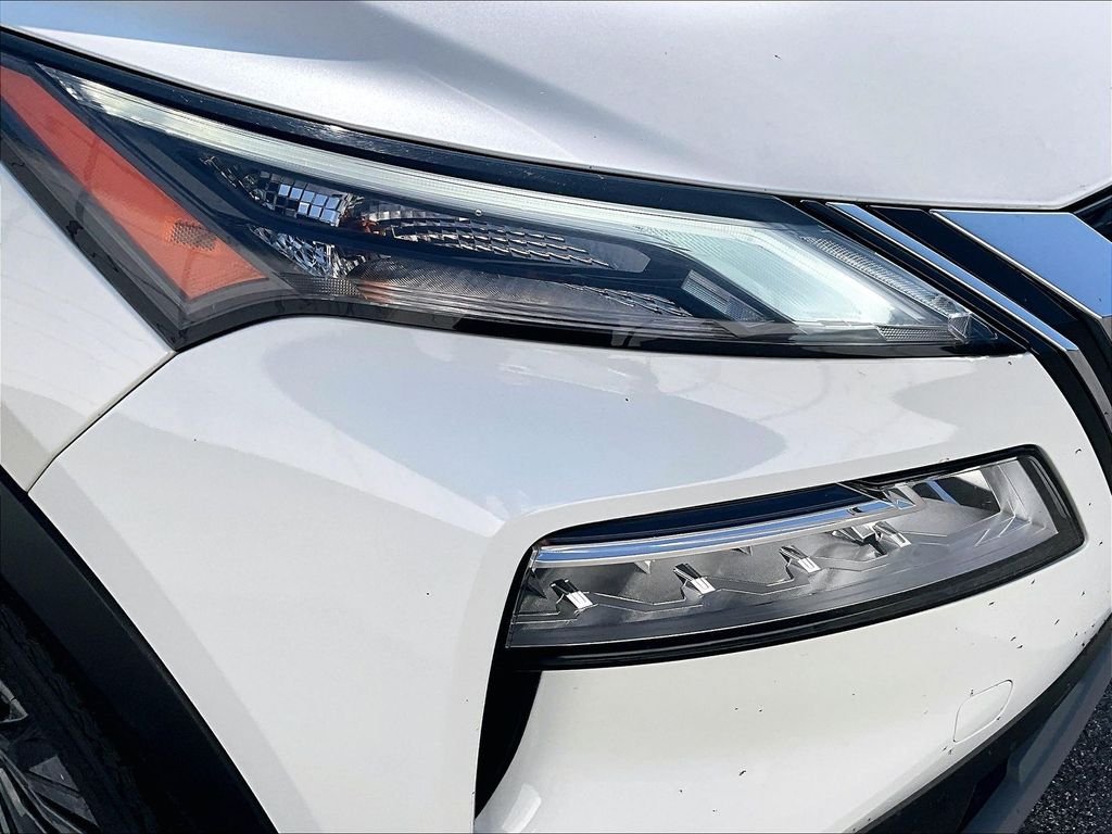 Used 2023 Pearl White Tricoat Nissan SV image 30