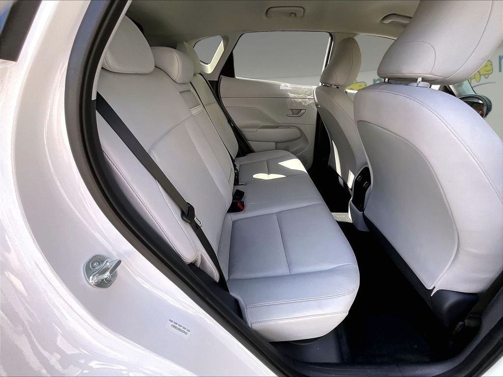 Used 2025 Atlas White Hyundai SEL image 16