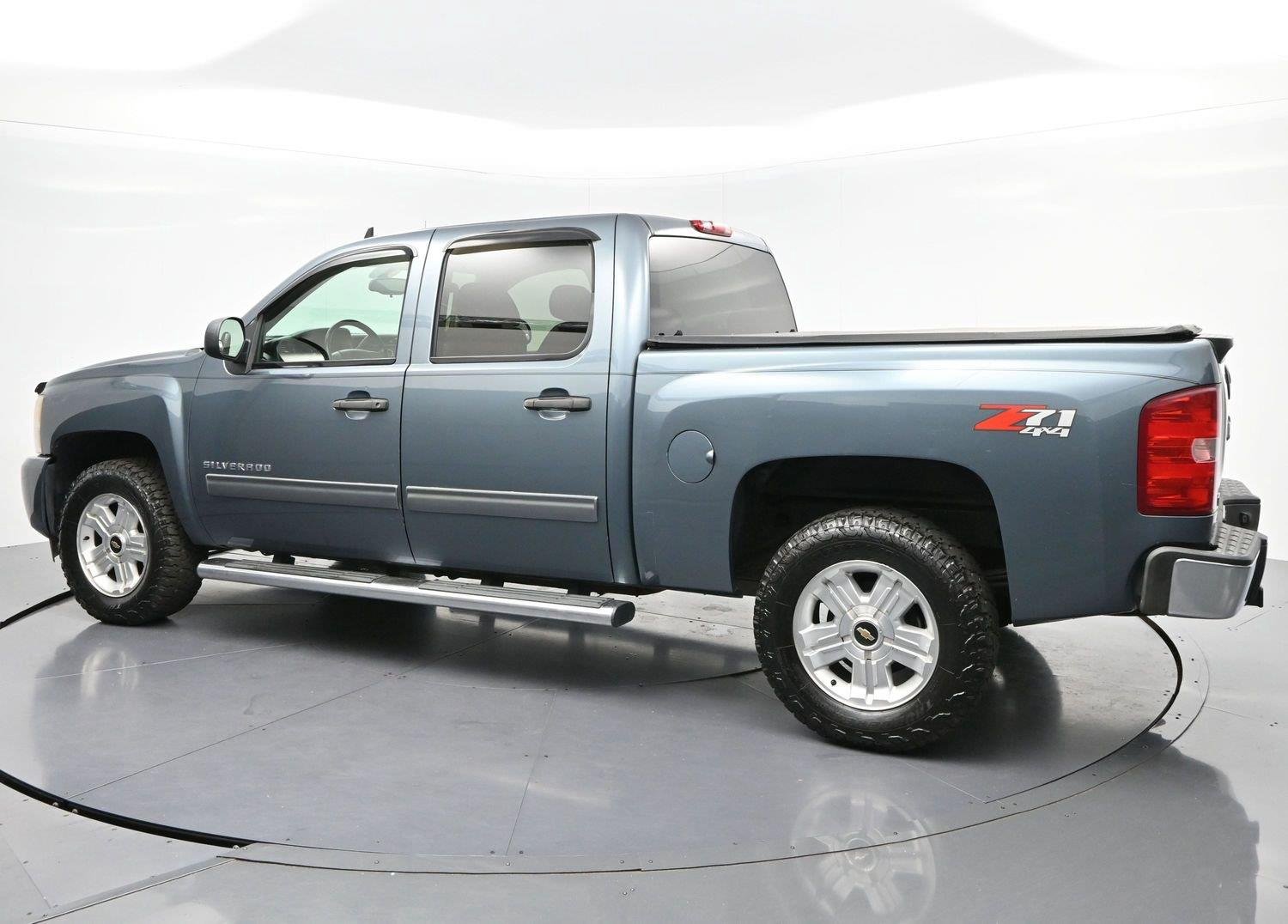 Used 2011 Blue Granite Metallic Chevrolet LT image 5