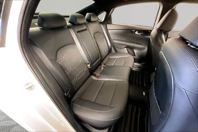 Used 2022 White Kia GT-Line image 23